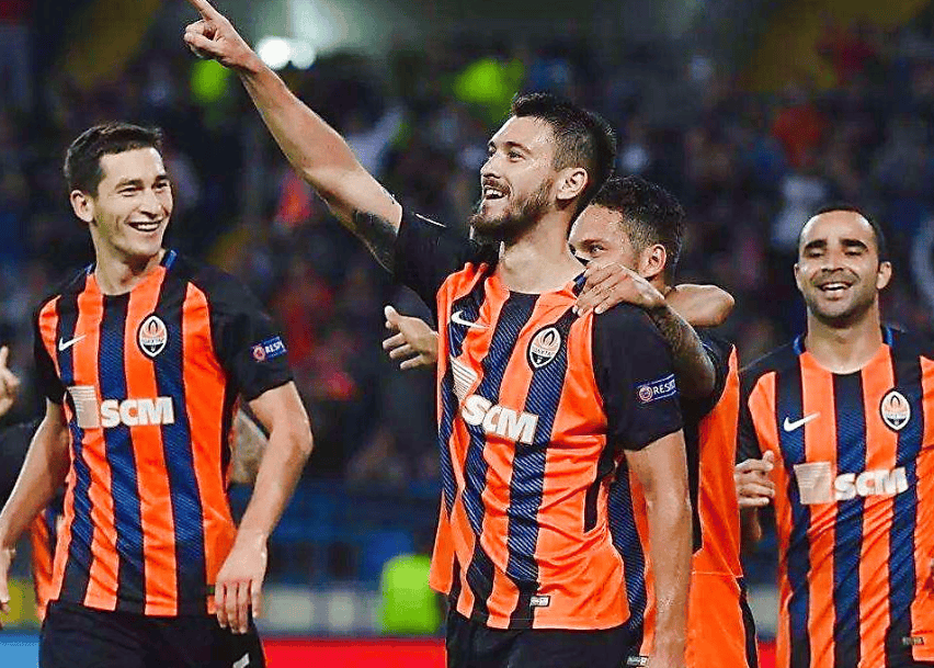 包含赛地聚焦:欧联集结日热度飙升,波尔图战术微调,底气十足,数据趋势出现新变化的词条 包含赛地聚焦:欧联集结日热度飙升,波尔图战术微调,底气十足,数据趋势出现新变化的词条